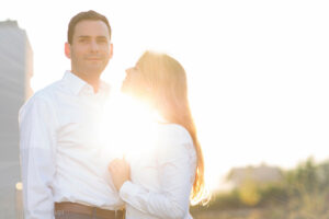 Paar-Shooting im Sonnenuntergang