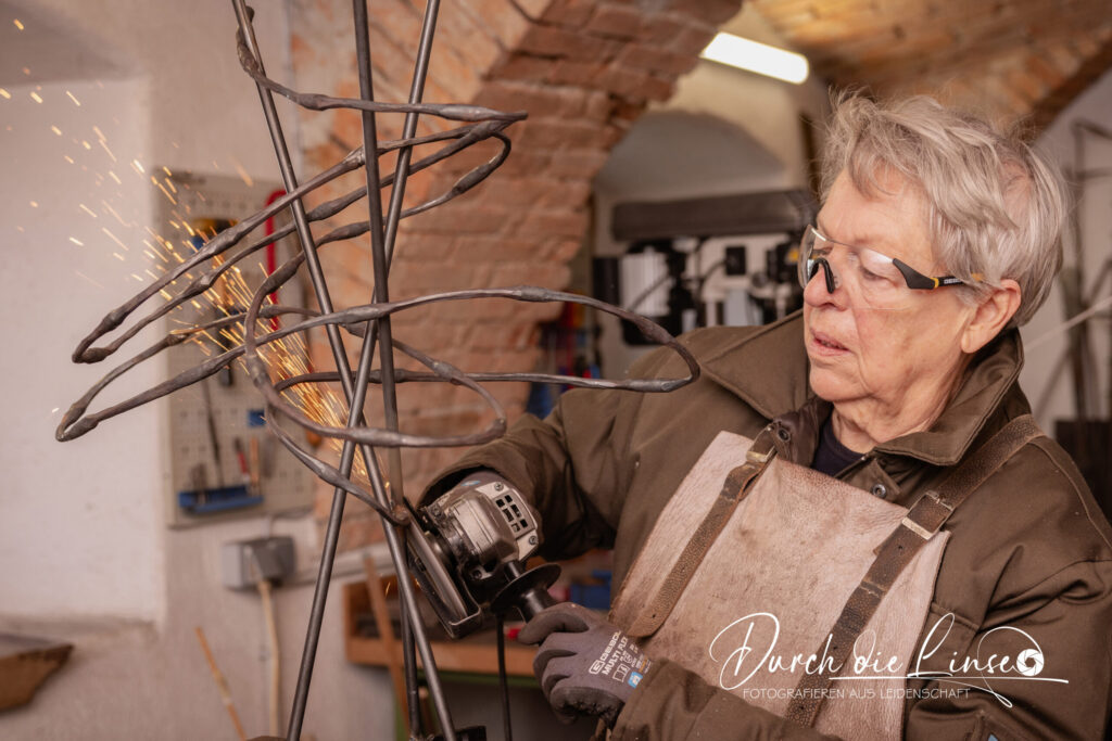 Forever Active, Gabriele, Kutschera beim Schweißen