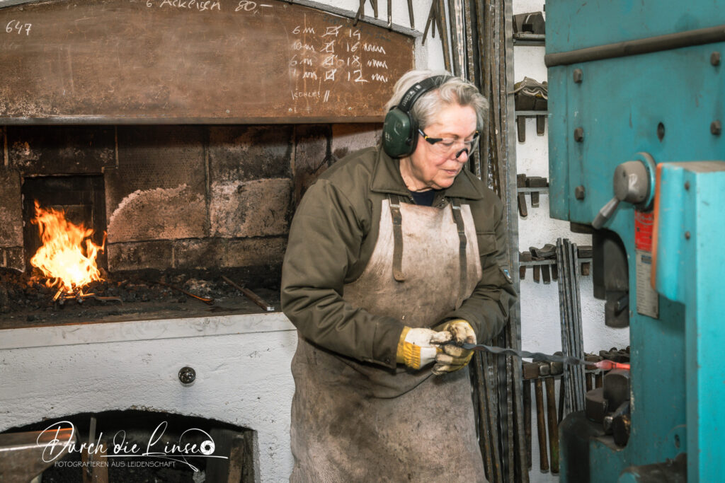 Forever Active, Gabriele, Kutschera beim Schmieden