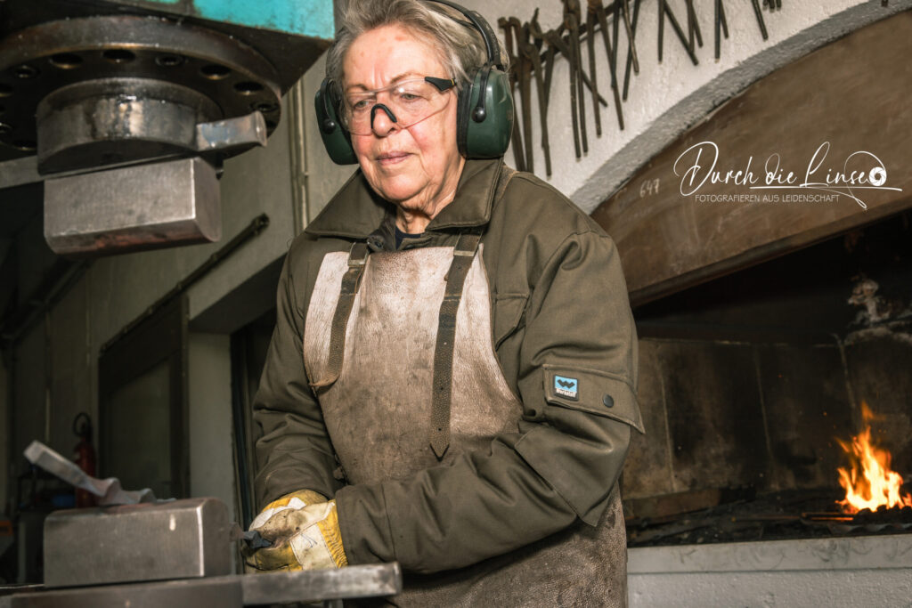 Forever Active, Gabriele, Kutschera beim Schmieden