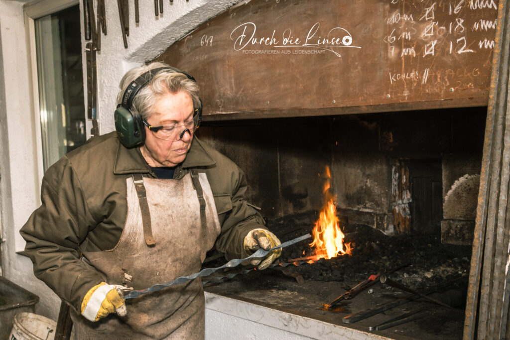 Forever Active, Gabriele, Kutschera beim Schmieden