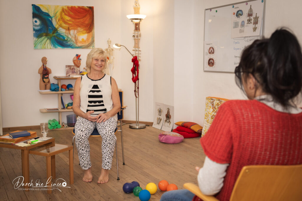 Forever Active, Beatrix, Psychotherapeutin in ihrer Praxis