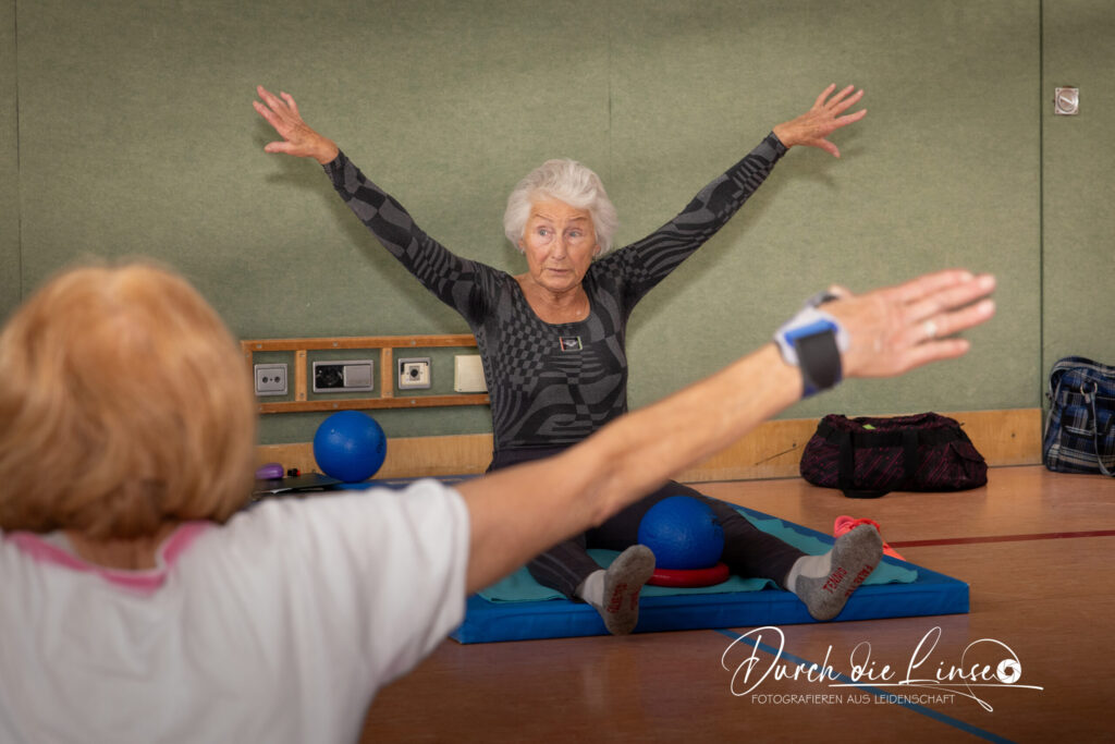 Forever Active, Maria turnt noch immer mit 82 vor der Gruppe