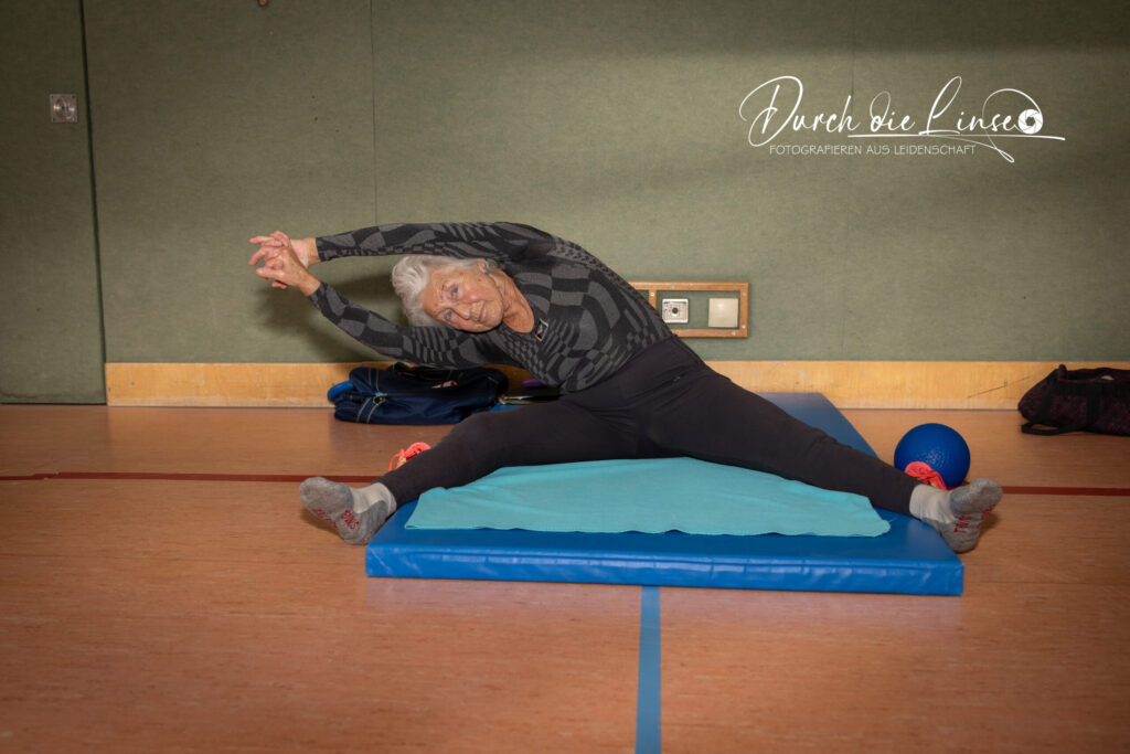 Forever Active, Maria turnt noch immer mit 82 vor der Gruppe