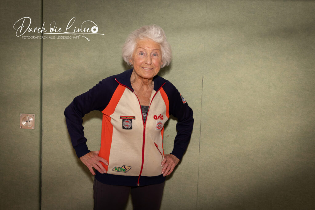 Forever Active, Maria turnt noch immer mit 82 vor der Gruppe