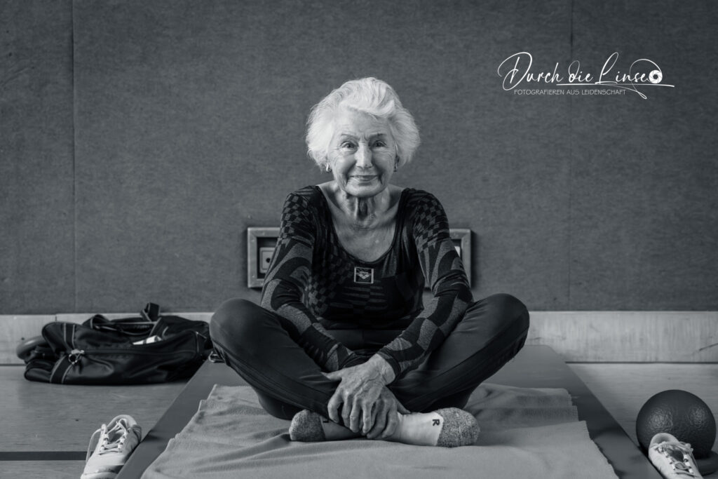 Forever Active, Maria turnt noch immer mit 82 vor der Gruppe